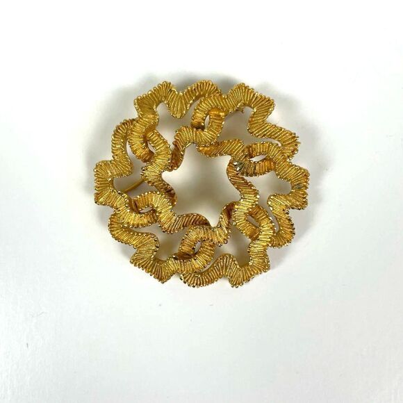Vintage Signed Crown Gold-Tone Textured Trifari Brooch 2 Inches - Picture 1 of 3